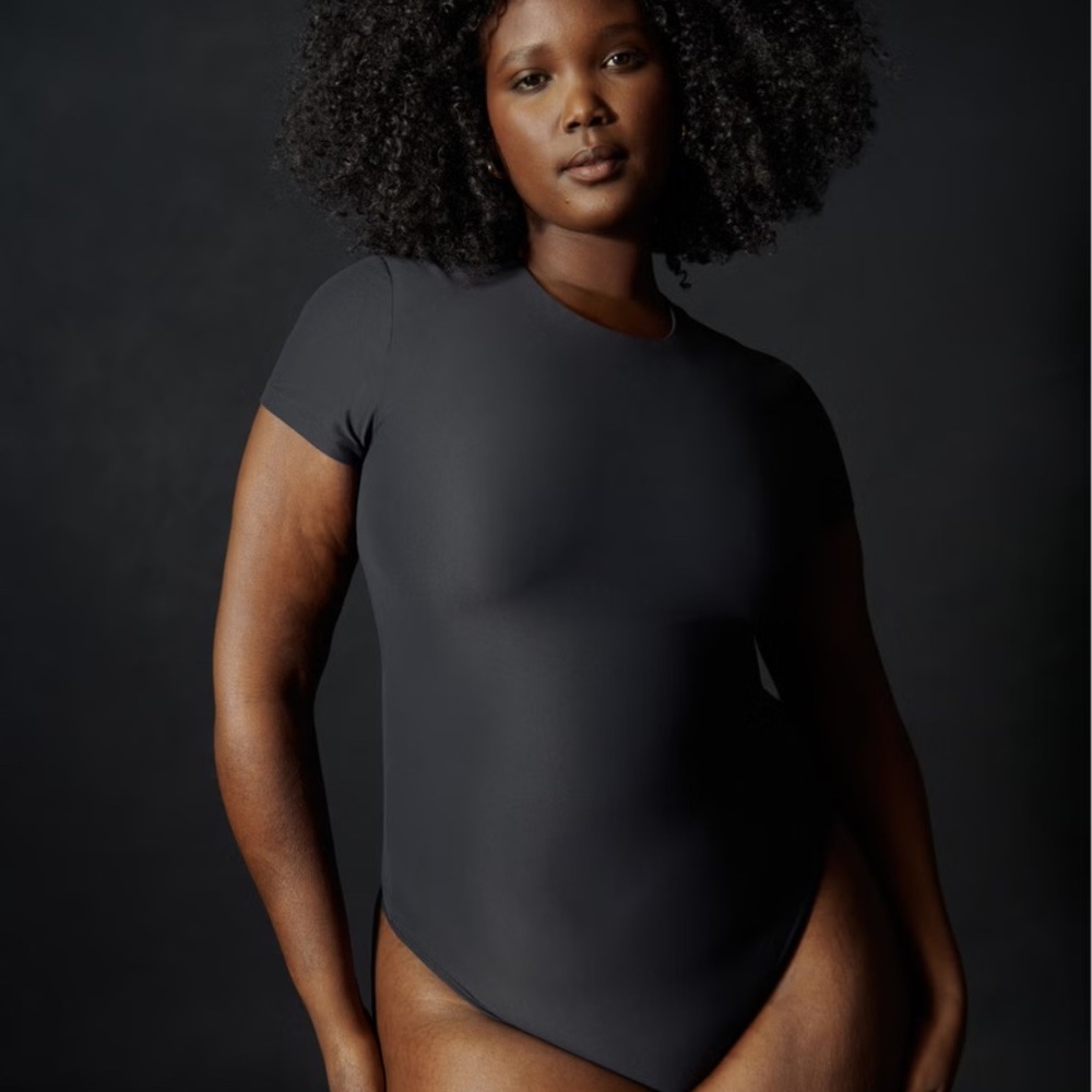 Soft Matte Seamless Tee Bodysuit - M